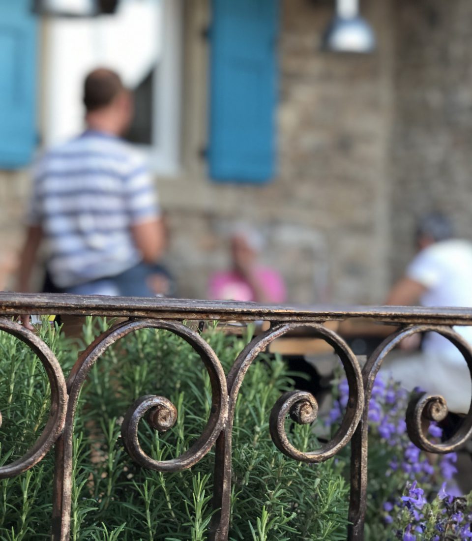 Diner en terrasse au gîte