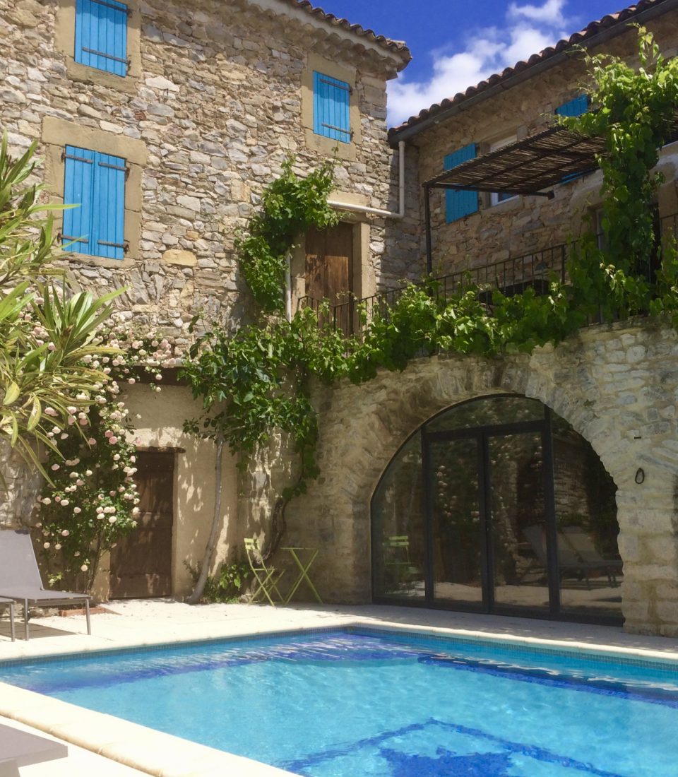 The Gîte's courtyard with the swimming pool