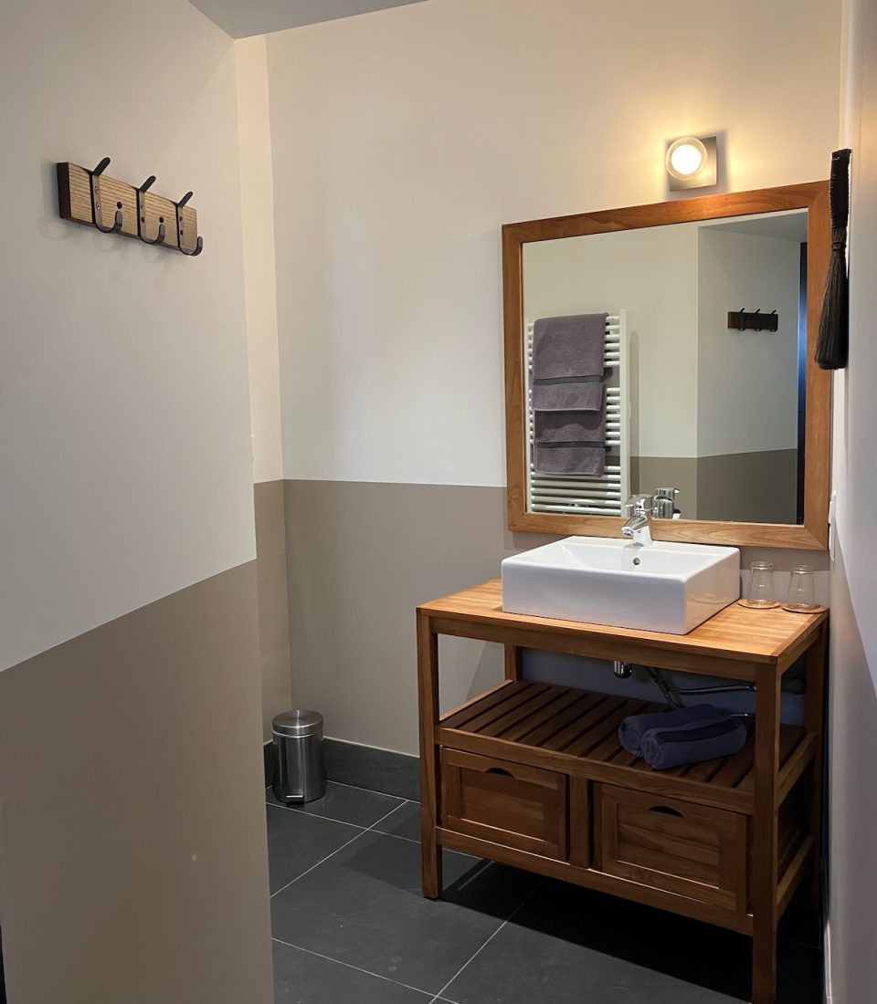 Salle de bain avec douche italienne